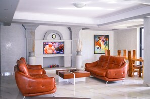 Lobby sitting area - Dana Hotel (Kampala)