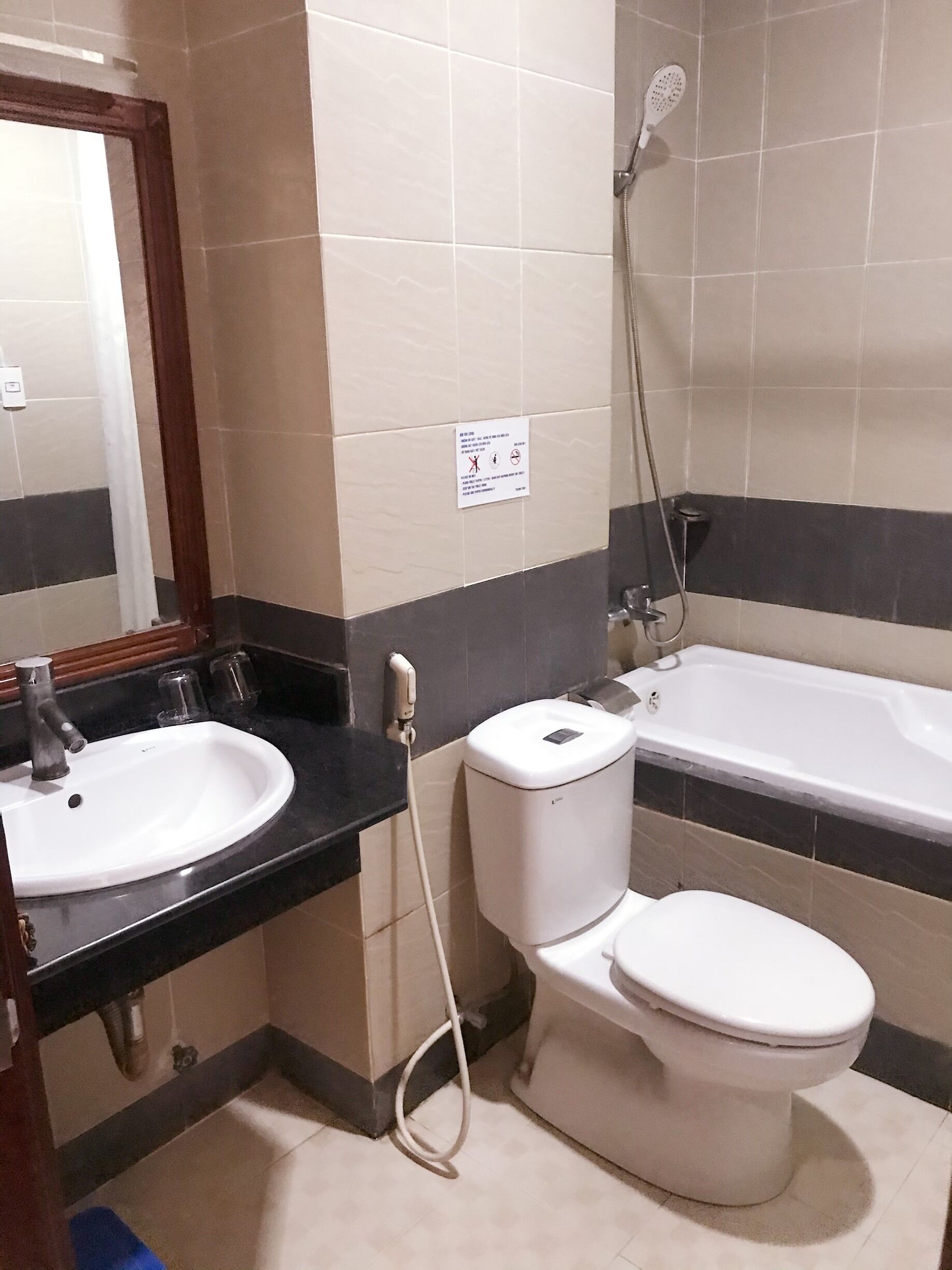 combined shower/bathtub, deep-soaking bathtub, free toiletries