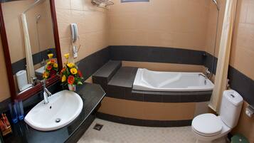 Deluxe Double Room | Bathroom | Combined shower/tub, deep soaking tub, rainfall showerhead