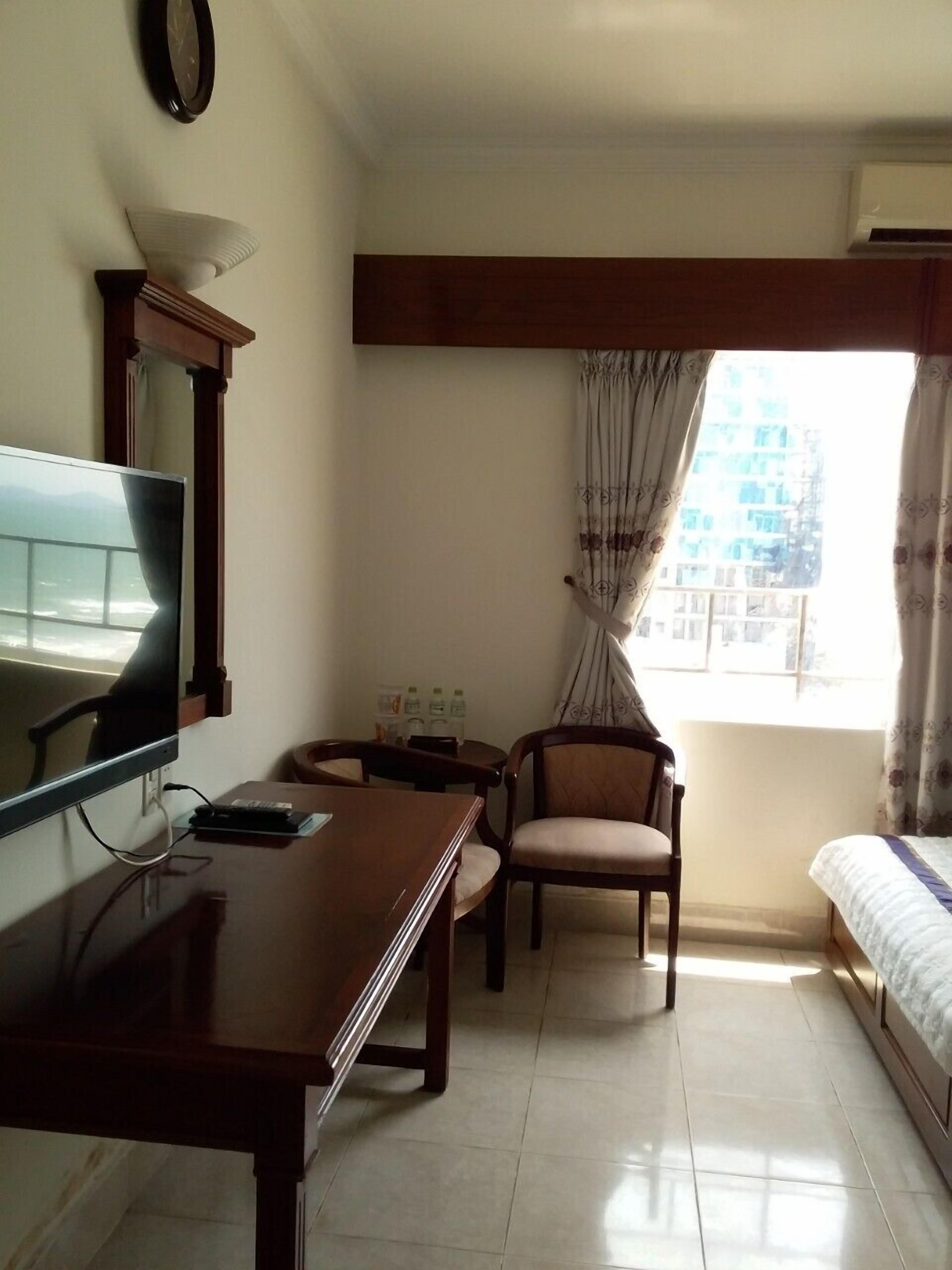 superior double room | minibar, in-room safe, desk, free wifi