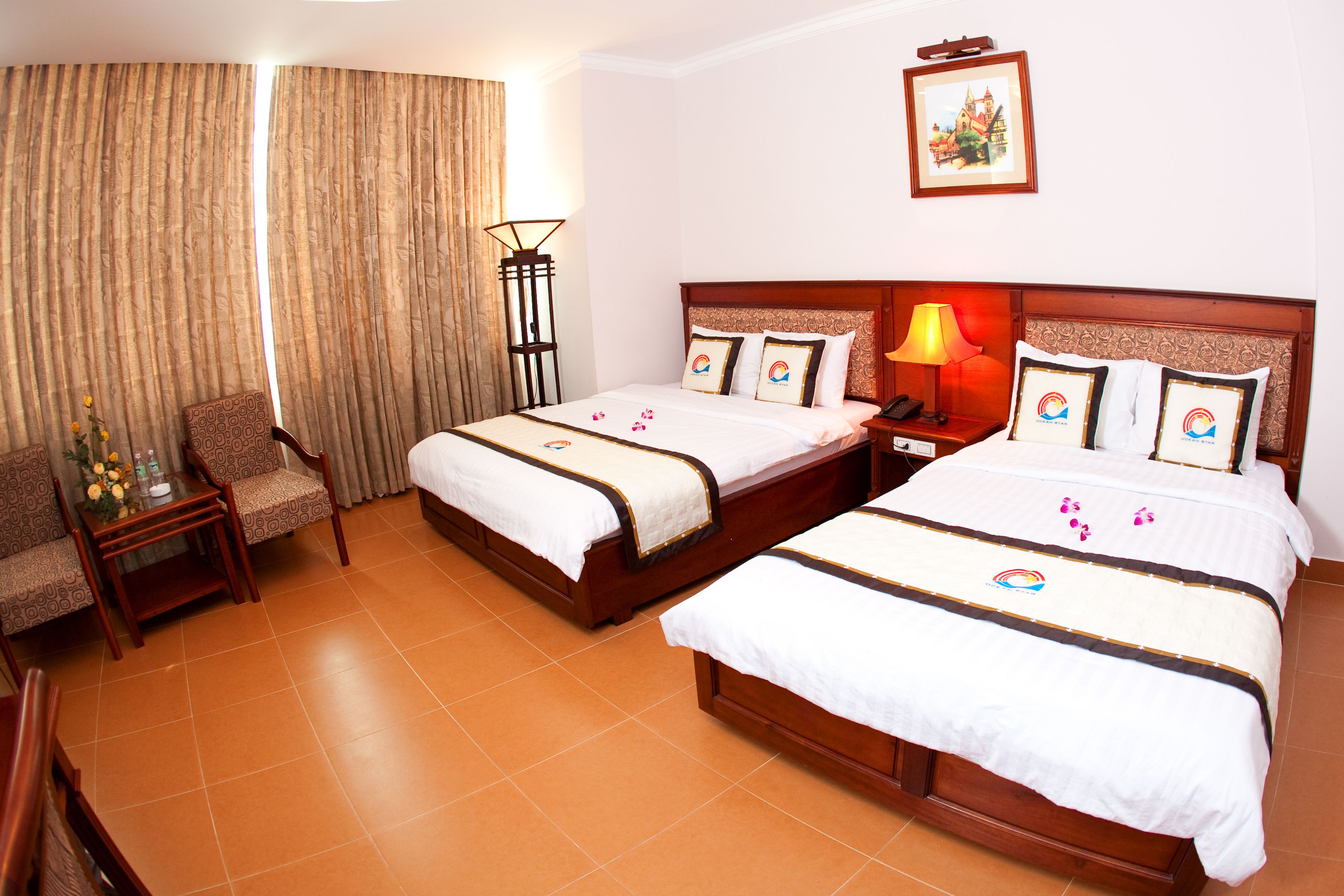 deluxe family room | minibar, in-room safe, desk, free wifi