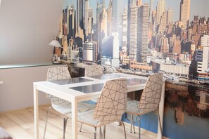 City Studio Suite | In-room dining