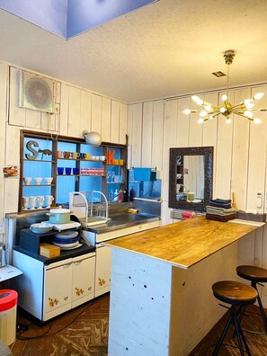 Family Room | Individually decorated, individually furnished, free WiFi, bed sheets - Ohmachi Junxion - Hostel (Kamakura)