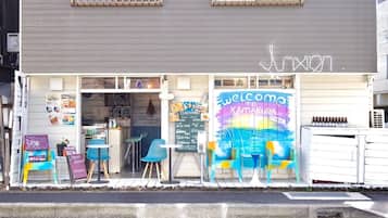 Vista frontal de la propiedad