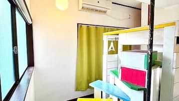 Decoración personalizada, muebles diferentes y wifi gratis