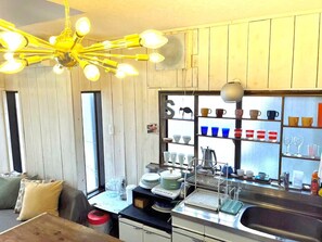 ファミリー ルーム | 客室ごとに異なる装飾、客室ごとに異なるインテリア、WiFi (無料)、ベッドシーツ