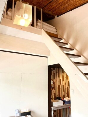 Habitación Confort | Decoración personalizada, muebles diferentes y wifi gratis