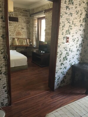 Suite, Sea View | Premium bedding, in-room safe, desk, free WiFi - Iyon Pansiyon (Foça)