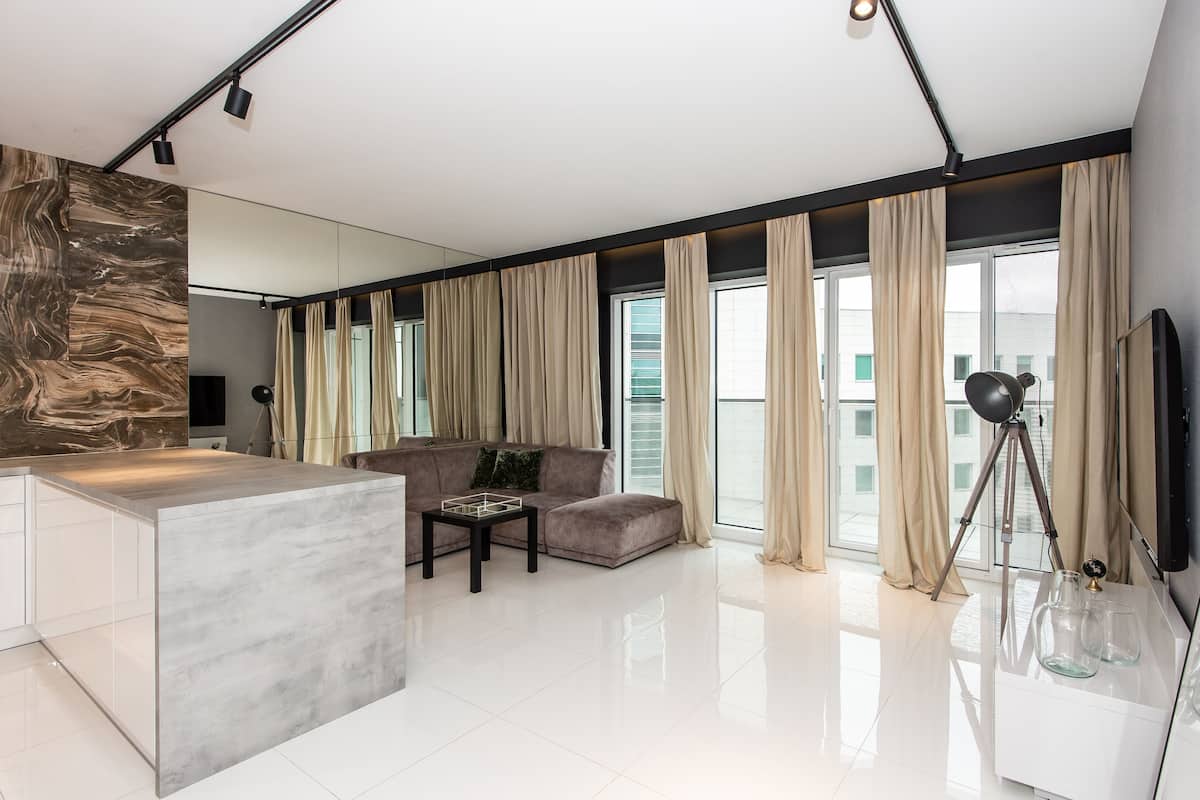 2 bedrooms, premium bedding, individually decorated