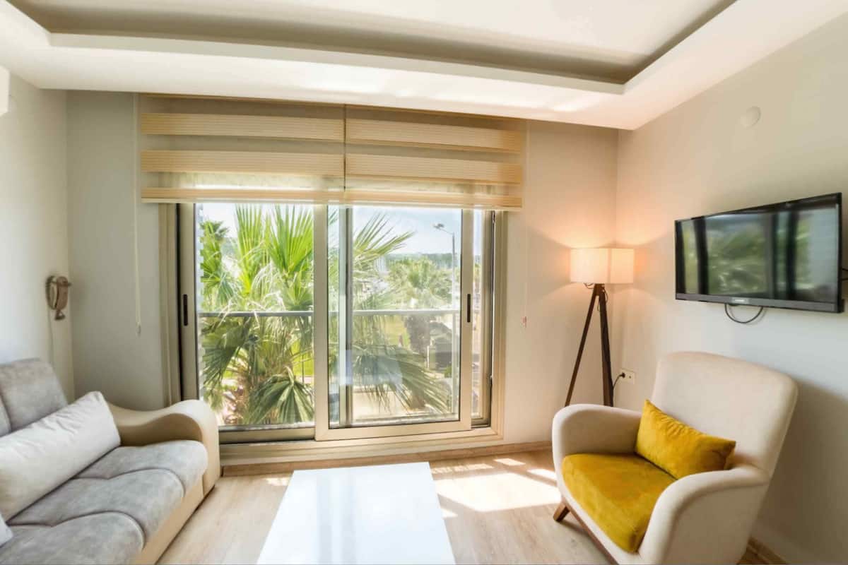 Deluxe Apartment, Marina View | 1 bedroom, minibar, individually furnished, desk