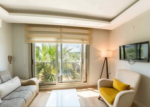 디럭스 아파트, 마리나 전망 | 1 개의 침실, 미니바, 각각 다르게 가구 비치, 책상