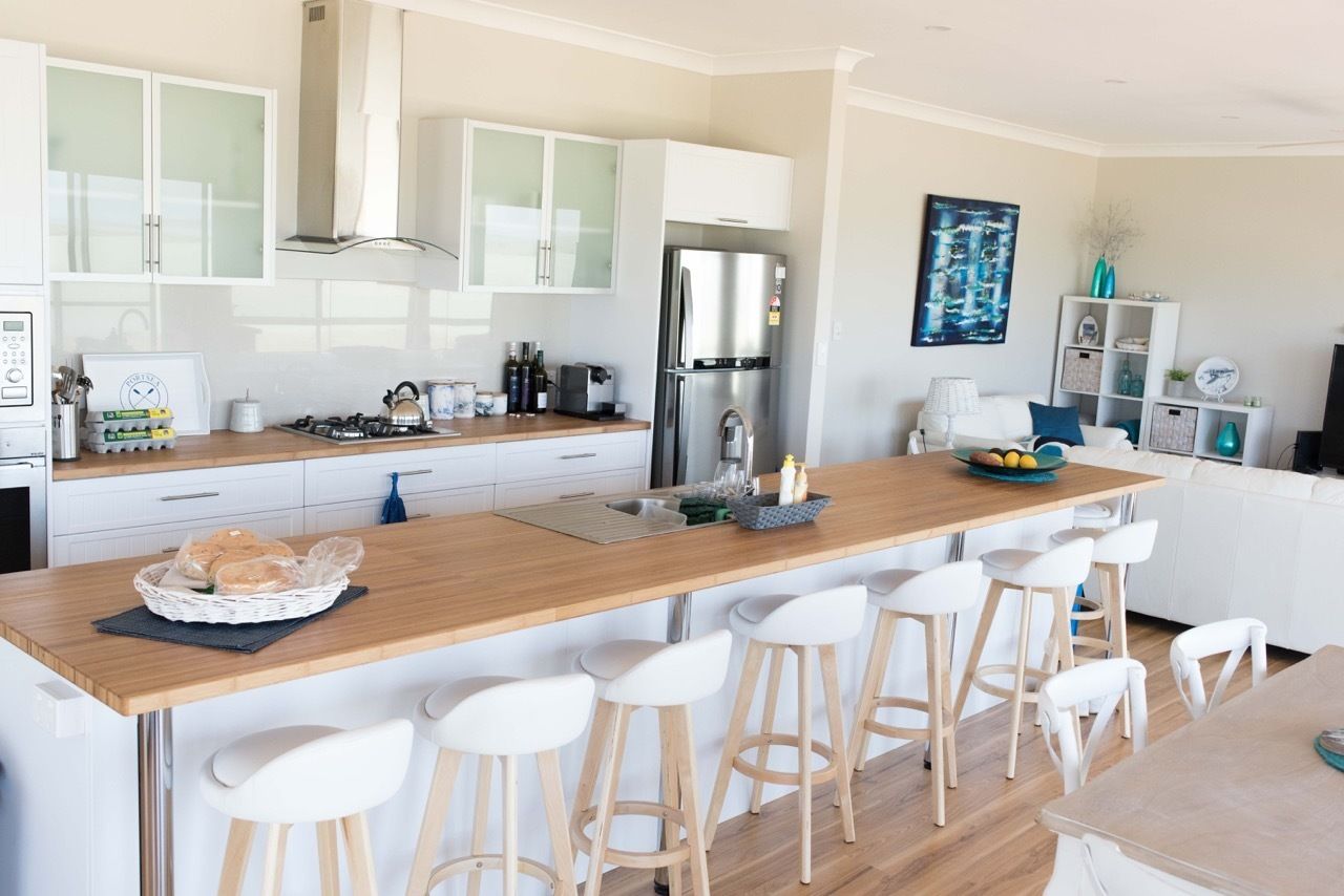 House, 5 Bedrooms | Private kitchen | Full-sized fridge, microwave, oven, stovetop