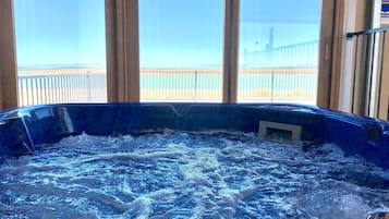 室內 SPA 浴池