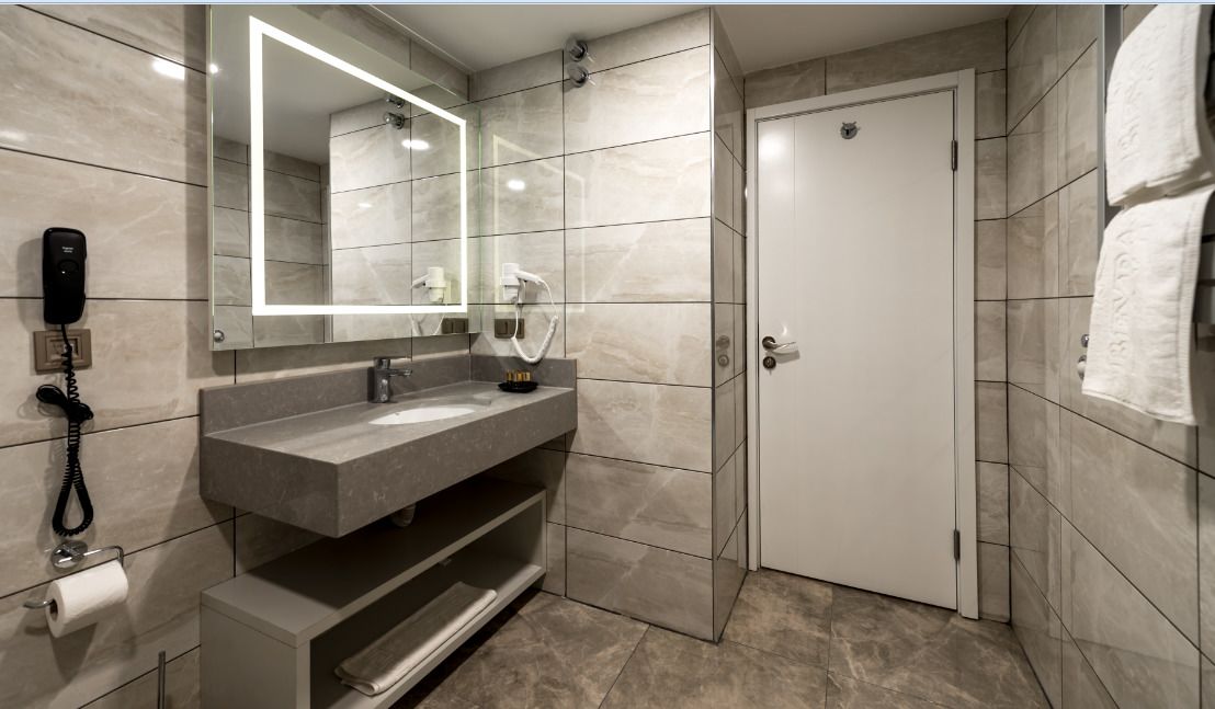 shower, free toiletries, towels