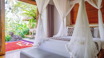 Vila, 2 quartos, piscina particular | Roupas de cama premium, escrivaninha, ferros/tábuas de passar roupa