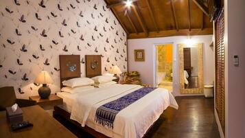 Habitación Deluxe con 1 cama matrimonial o 2 individuales | Escritorio, wifi gratis y ropa de cama