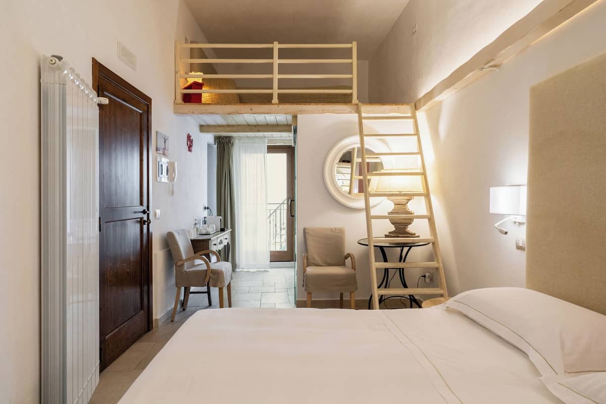 Habitación cuádruple superior | 1 dormitorio, ropa de cama de alta calidad, escritorio y wifi gratis