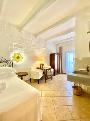 Superior Double Room | Premium bedding, desk, free WiFi - Santo Stefano Home & Breakfast (Polignano a Mare)