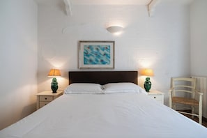 Juniorsvit - uteplats | SÀngtillbehör av högsta kvalitet, skrivbord och gratis wi-fi