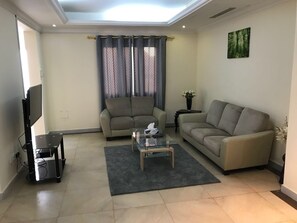 Villa, 5 Bedrooms | Living room