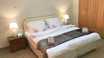 Villa, 5 Bedrooms | 5 bedrooms, in-room safe, iron/ironing board, free WiFi