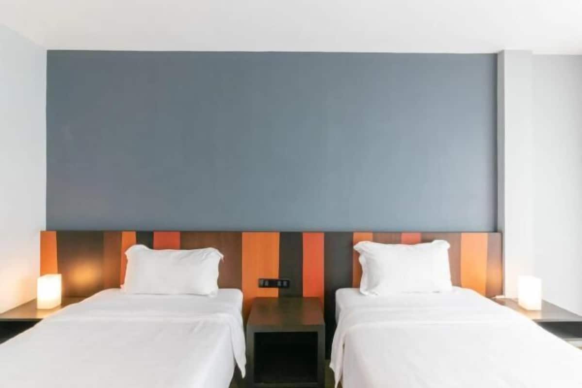 Bureau, rideaux occultants, Wi-Fi gratuit, draps fournis