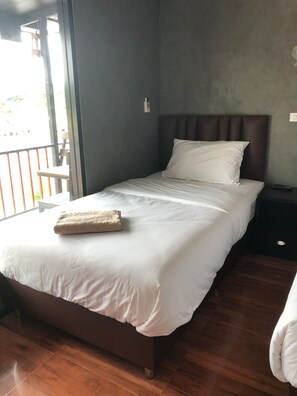 Habitación doble estándar | Escritorio, cortinas blackout y wifi gratis