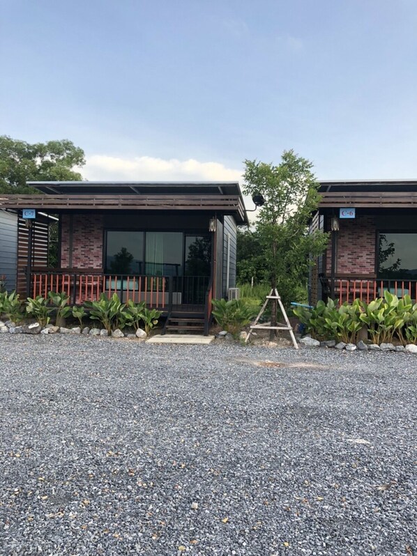 Vista frontal de la propiedad