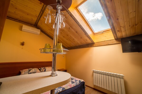 Premium kamer, 1 twee- of 2 eenpersoonsbedden | Een minibar, een kluis op de kamer, verduisterende gordijnen