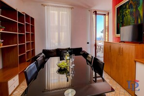 Comfort-Apartment, Seeblick | Wohnbereich | Fernseher