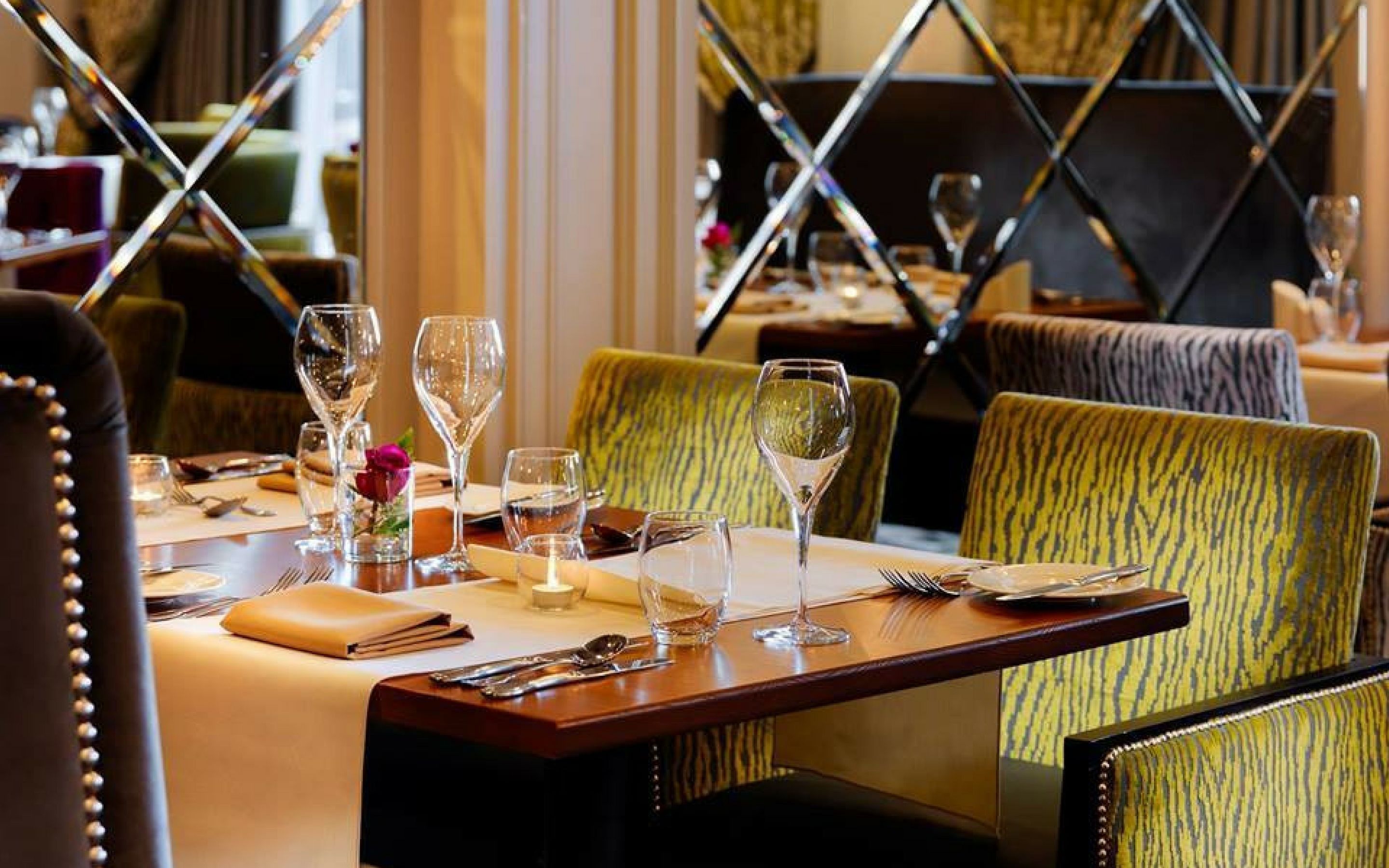 2 restaurants, lunch served