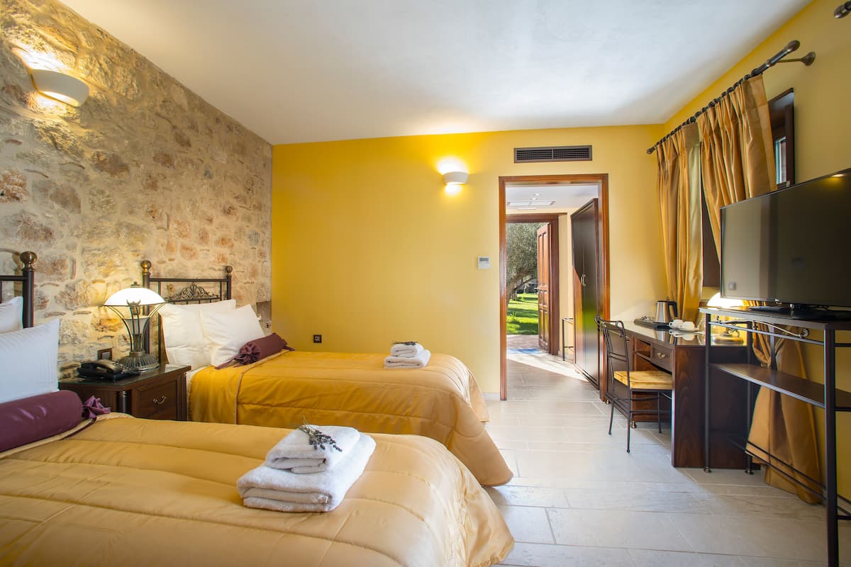 Standard Twin Room, 2 Twin Beds, Accessible | 1 bedroom, in-room safe, desk, laptop workspace