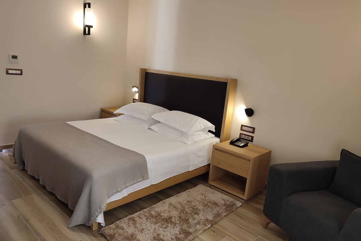 Executive Room | 1 bedroom, in-room safe, desk, laptop workspace