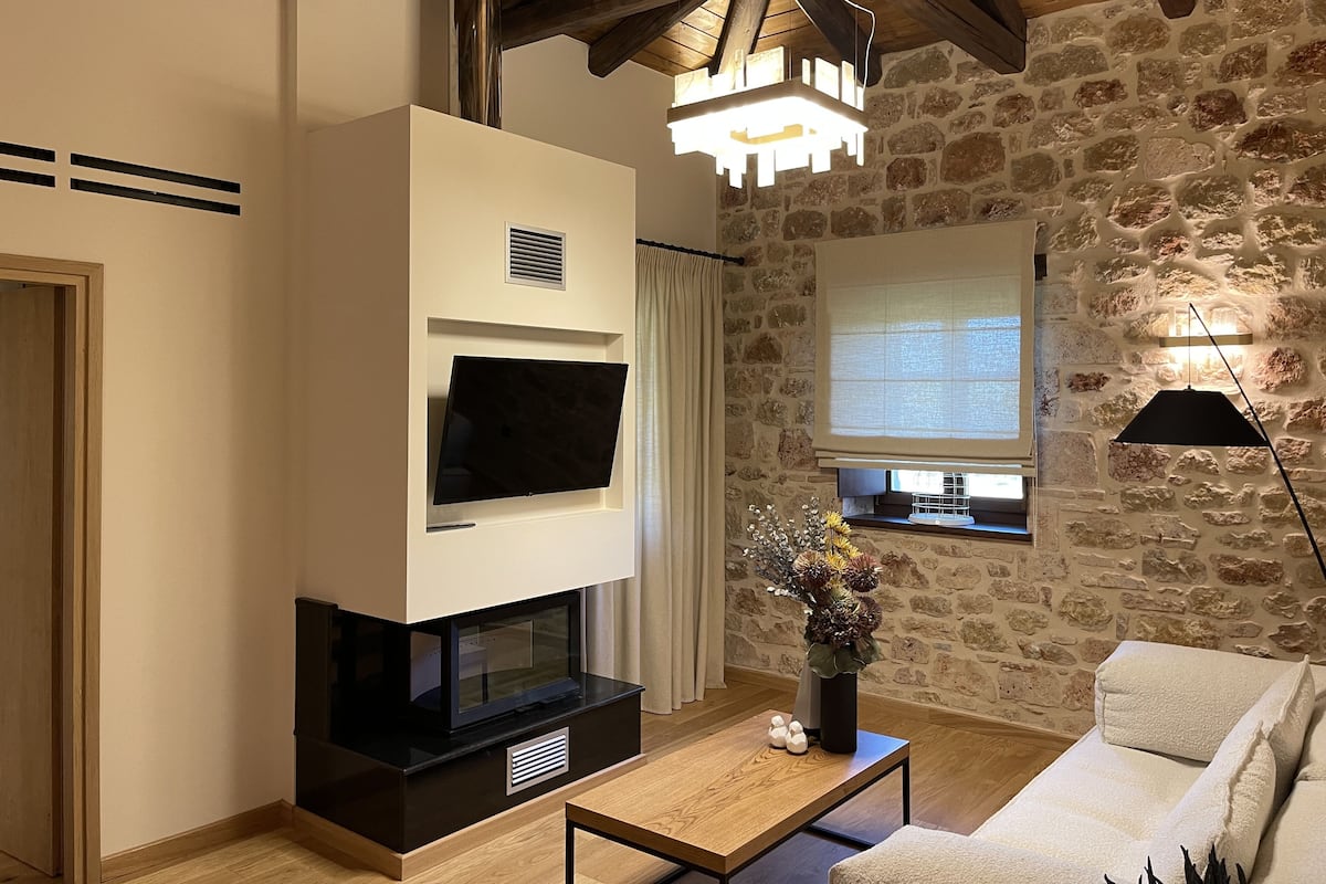 Executive Suite | Living area | Flat-screen TV