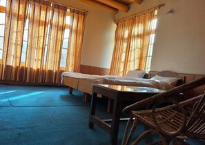 Habitación estándar doble, 1 cama doble, vistas al valle, junto a la montaña | Vistas desde la habitación