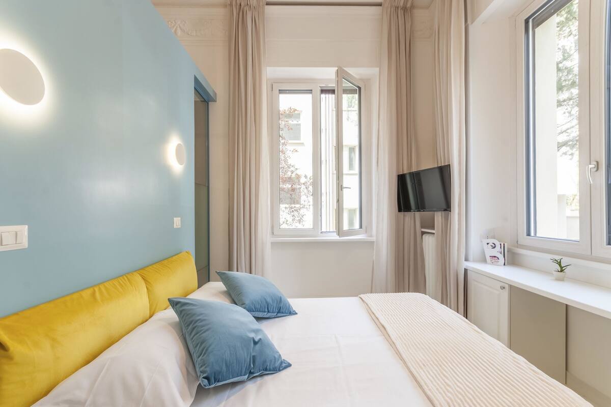 Rom – comfort | Dundyner, memory foam-senger, safe på rommet og skrivebord