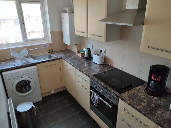 Business Apartment, 1 Bedroom | Private kitchen | Full-size fridge, microwave, oven, stovetop - The Worthys (Bristol)