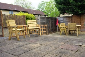 Exterior - The Worthys (Bristol)