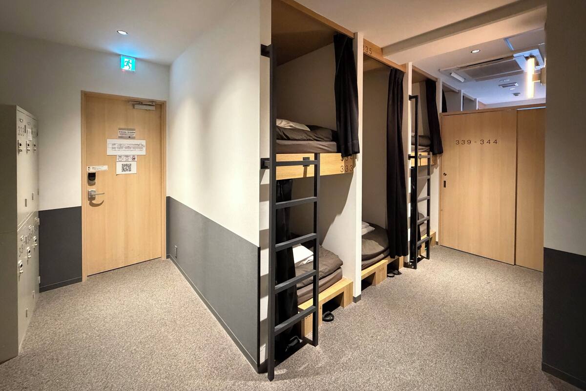 WiFi (free), bed sheets