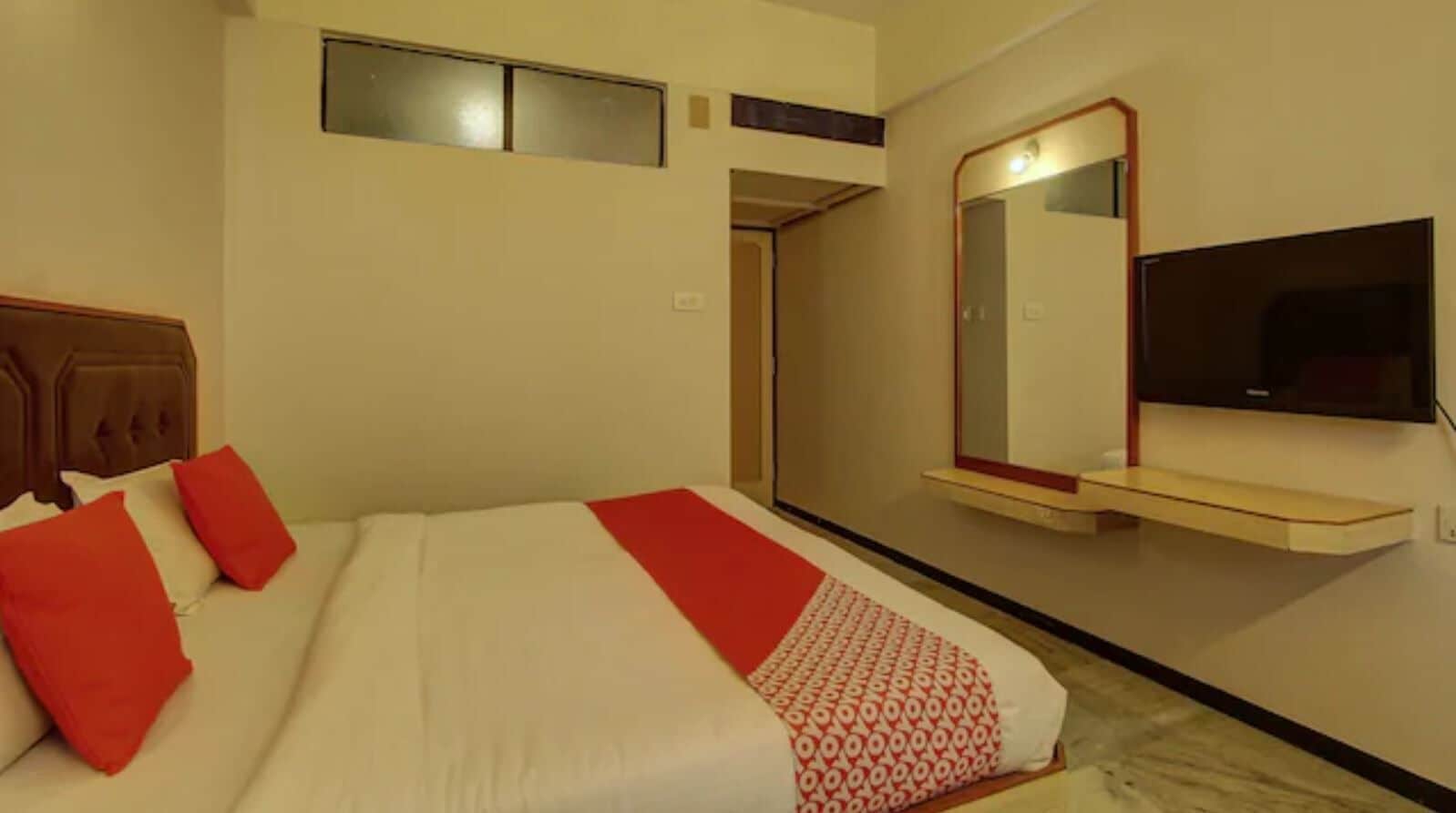 deluxe room | desk, rollaway beds, free wifi, bed sheets