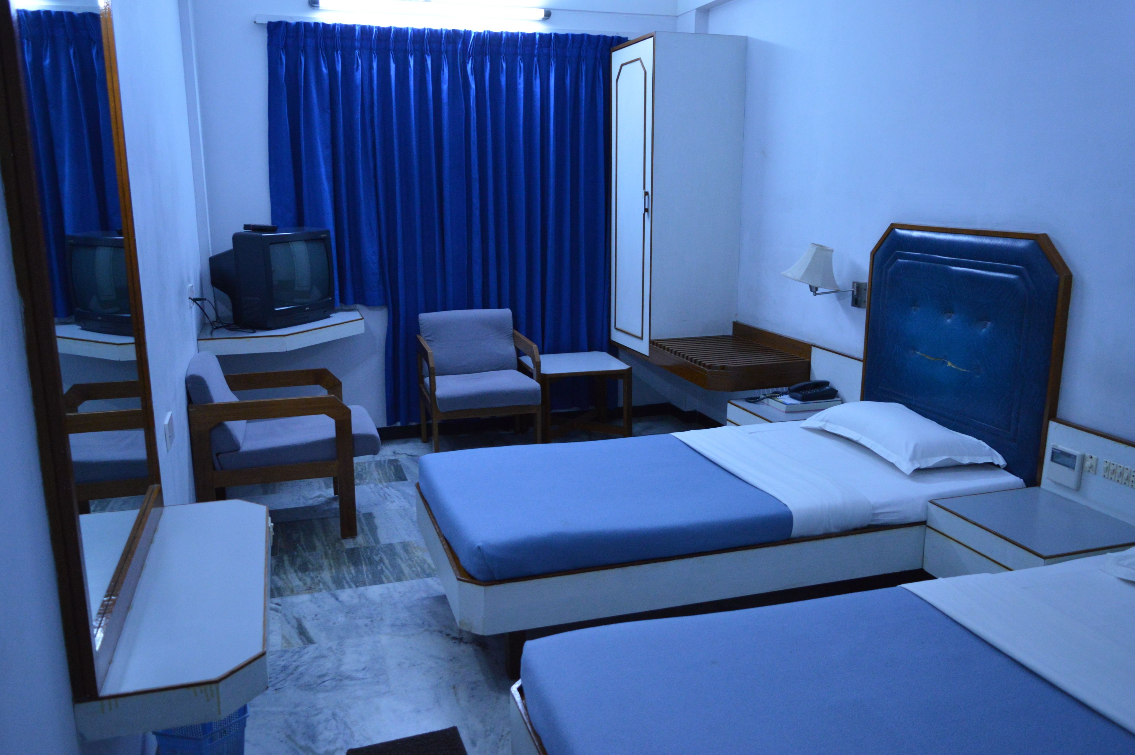 standard double room | desk, rollaway beds, free wifi, bed sheets