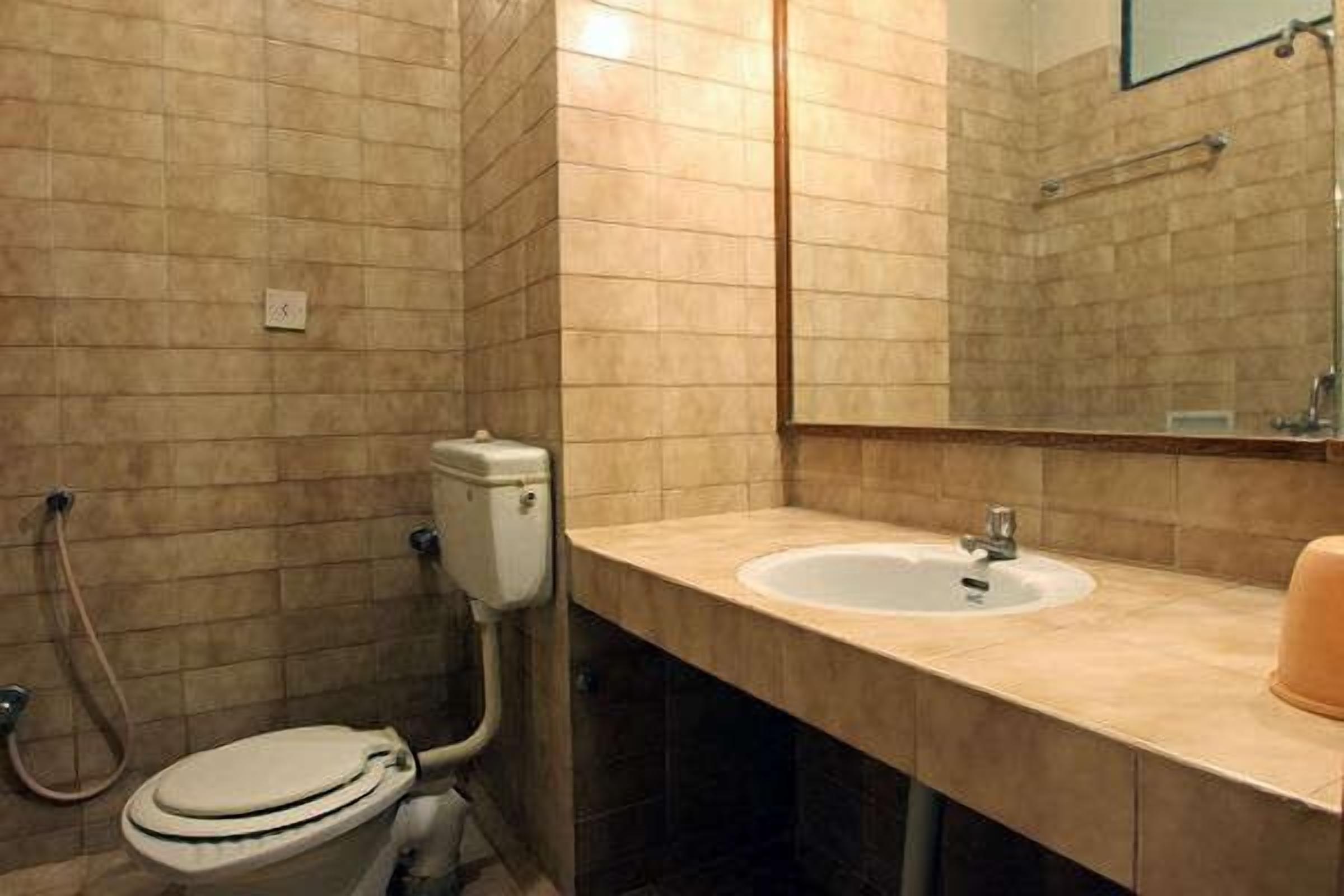 free toiletries, towels