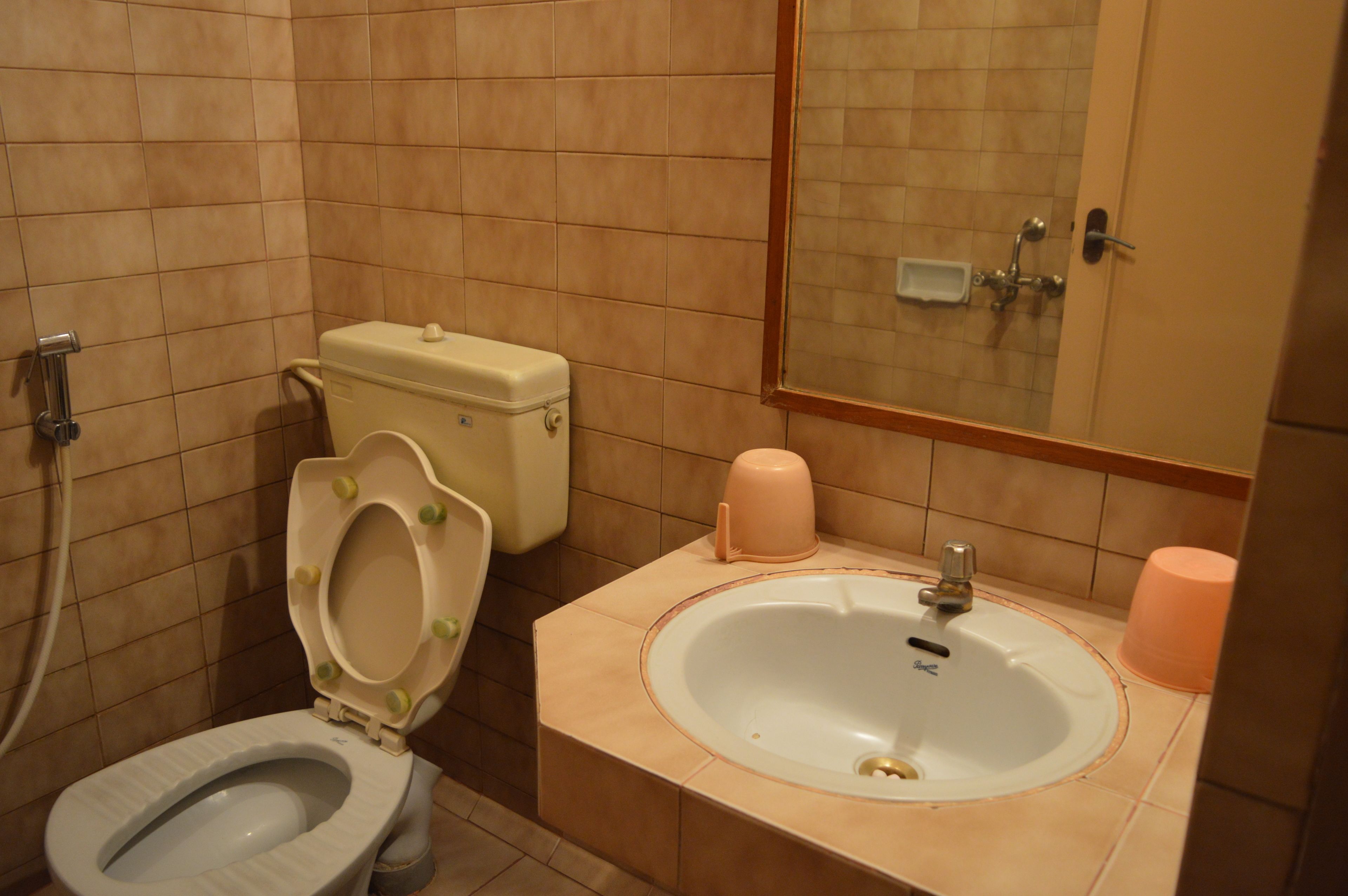 free toiletries, towels