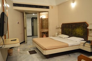 Standard Double Room | Desk, rollaway beds, free WiFi, bed sheets - Padmam Hotel (Madurai)