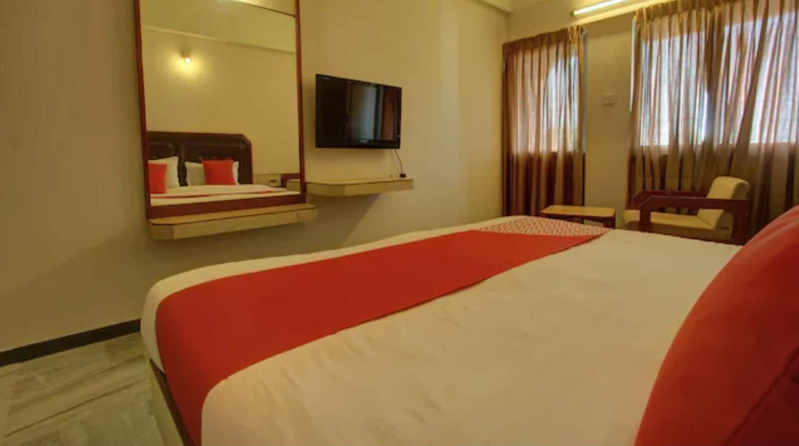 deluxe room | desk, rollaway beds, free wifi, bed sheets