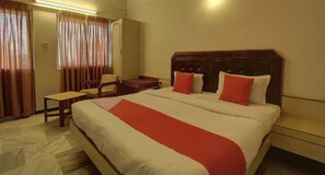 Deluxe Room | Desk, rollaway beds, free WiFi, bed sheets - Padmam Hotel (Madurai)