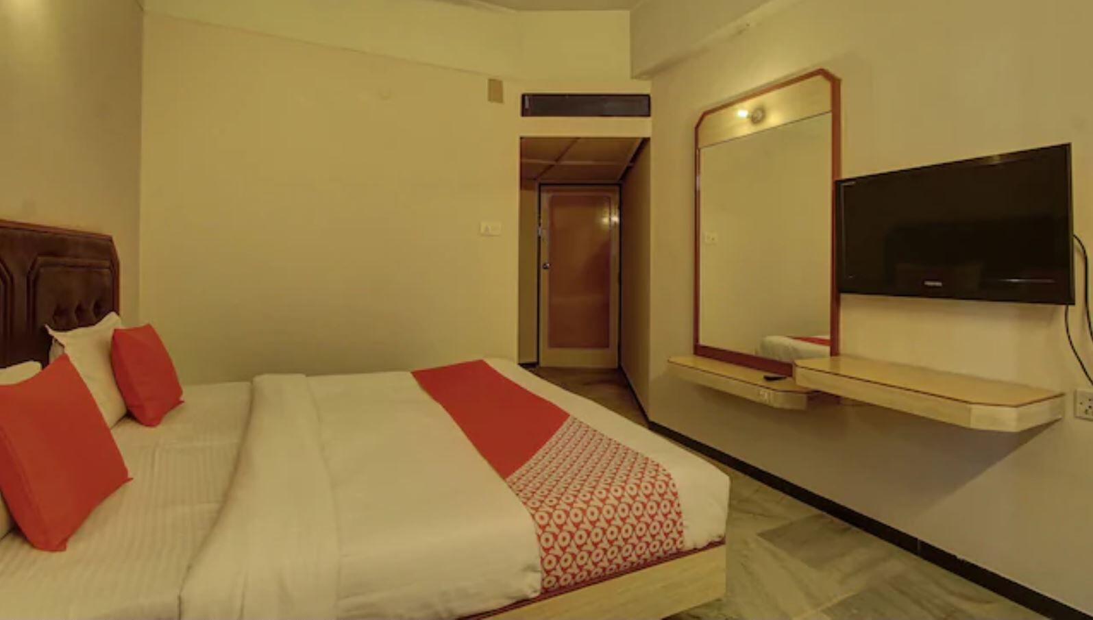 deluxe room | desk, rollaway beds, free wifi, bed sheets