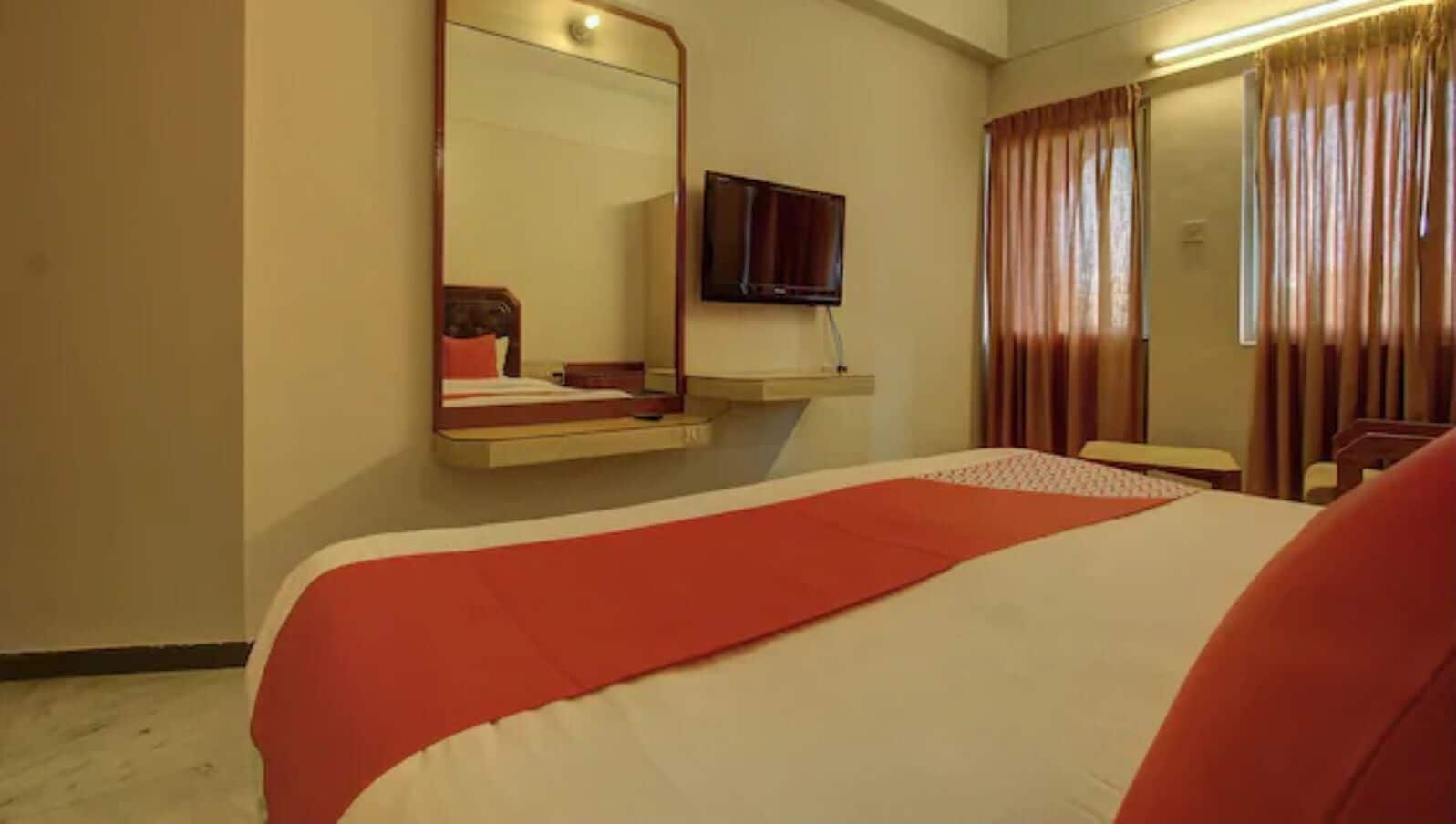 deluxe room | desk, rollaway beds, free wifi, bed sheets
