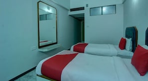 Deluxe Room | Desk, rollaway beds, free WiFi, bed sheets - Padmam Hotel (Madurai)
