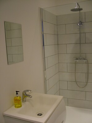 Bathroom - Stratford Apartment (Newmarket)